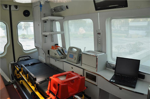 大悟县救护车内部